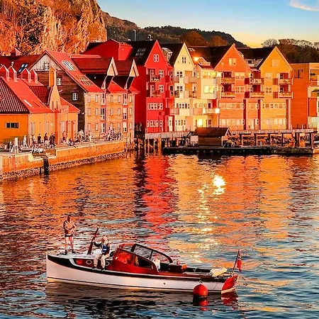 Διαμέρισμα Seaside Apt. Catch Crabs From Your Bedroom Window!