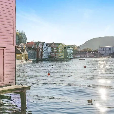 Seaside Apt. Catch Crabs From Your Bedroom Window! 베르겐