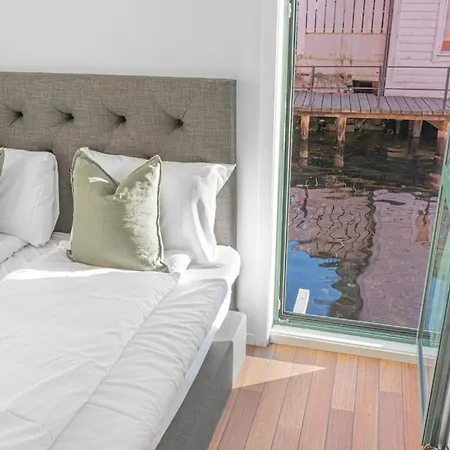 Seaside Apt. Catch Crabs From Your Bedroom Window!